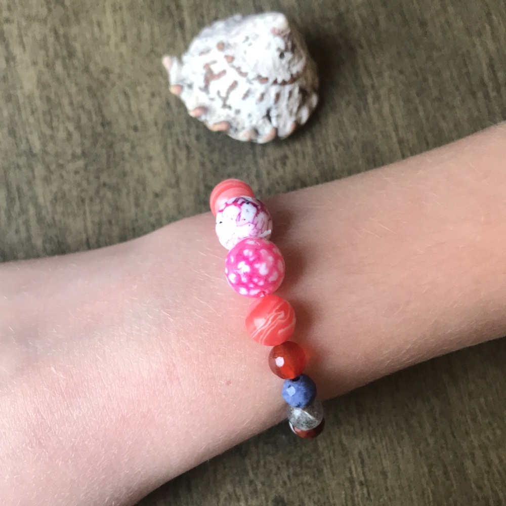 Handmade girls beaded stretch bracelet - Picture 4 of 5
